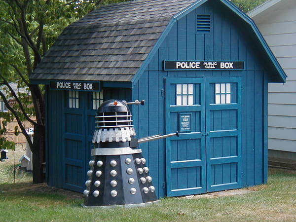 Backyard shed/Tardis / Boing Boing