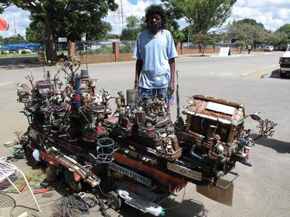 Dexter Nyamainashe créateur de sculptures animées, kinetic artist in Zimbabwe  dans MECHANICAL SCULPTURES
