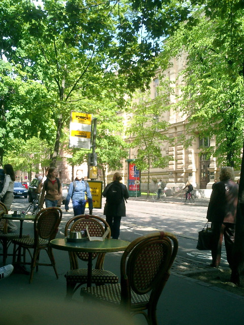 Scenes from a Helsinki cafe